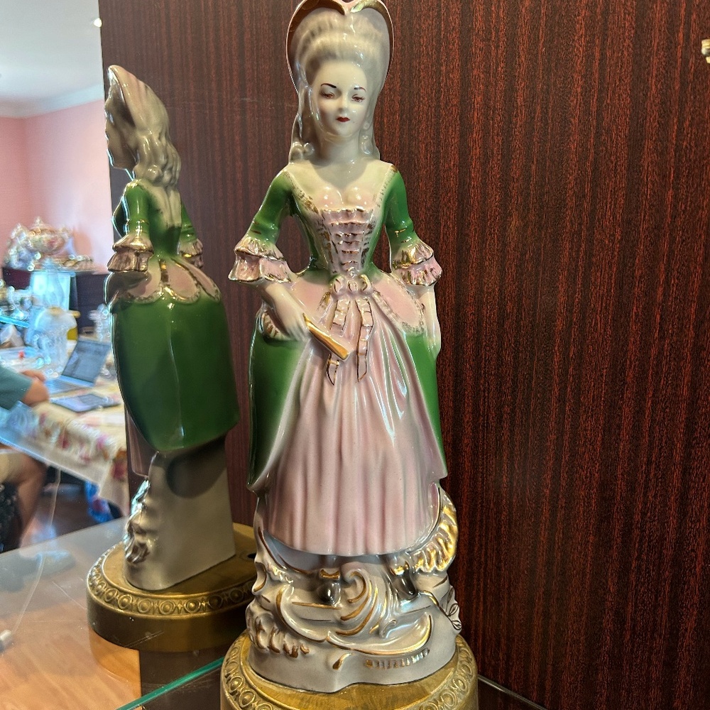 Vintage Victorian Romantic Porcelain French Country Girl Figurine w/ Pedestal